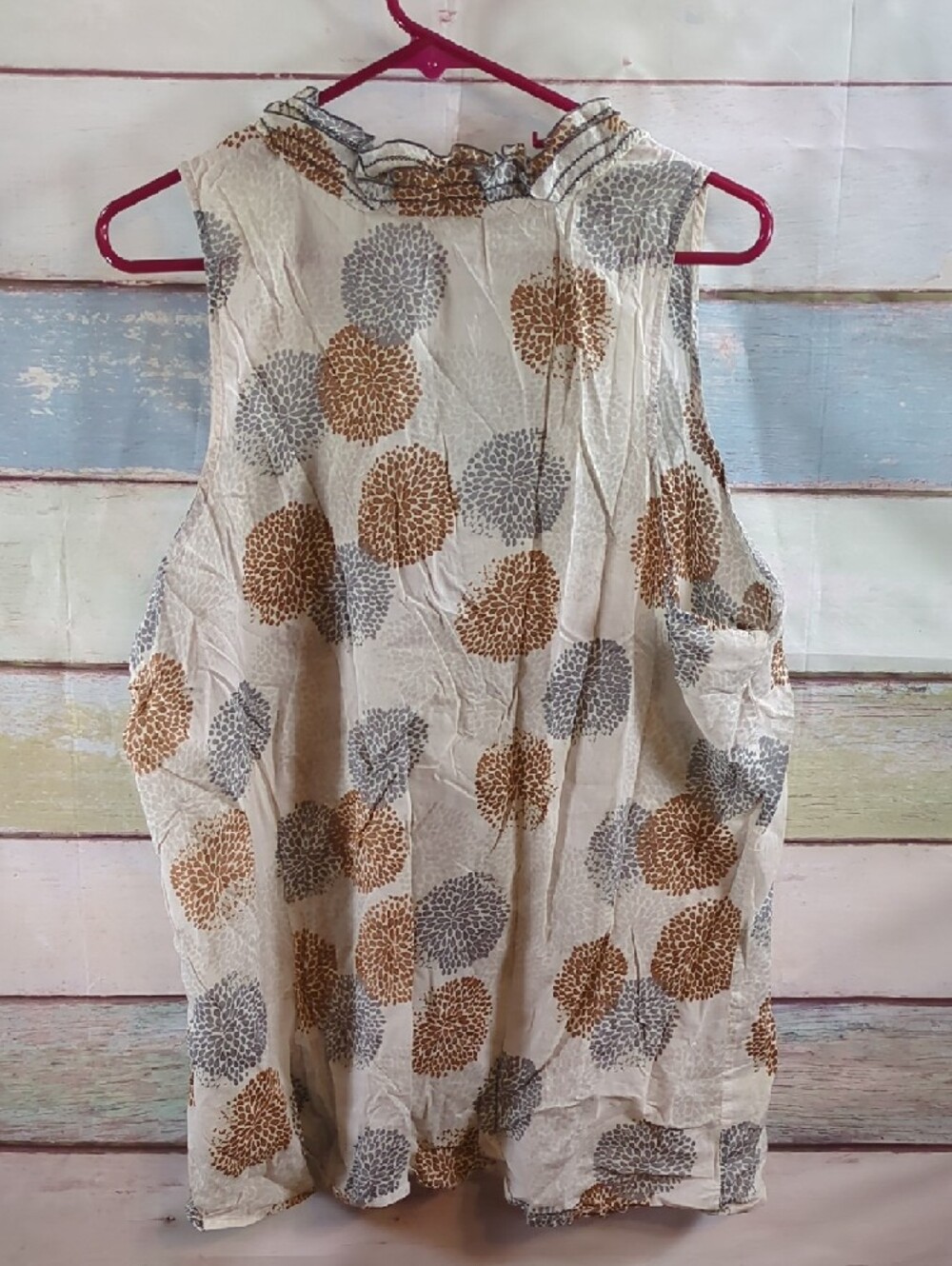 Old Navy Sleeveless Ruffle V-Neck Printed Tank — Neutral Dot Floral - Picture 5 of 5